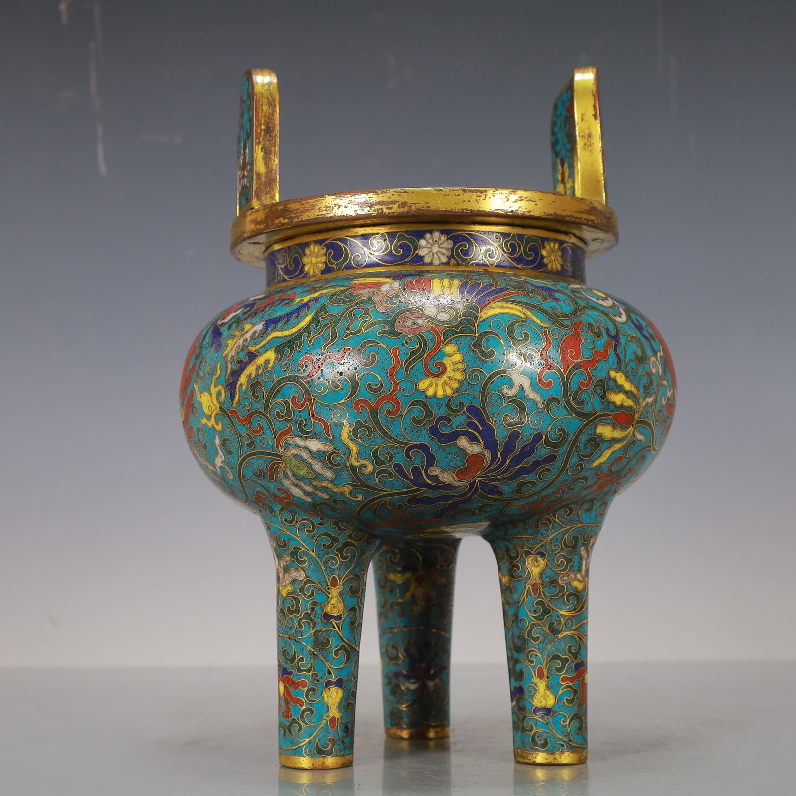 A Exquisite Cloisonne Lotus Pattern Phoenix Pattern Double-Ears and Tripod Censer: A Exquisite Cloisonne Lotus Pattern Phoenix Pattern Double-Ears and Tripod Censer Ming Dynasty, China Chenghua Four-character Mark Size:17cmx26cm Weight:1800g (The Dimensions Of All Batches Are