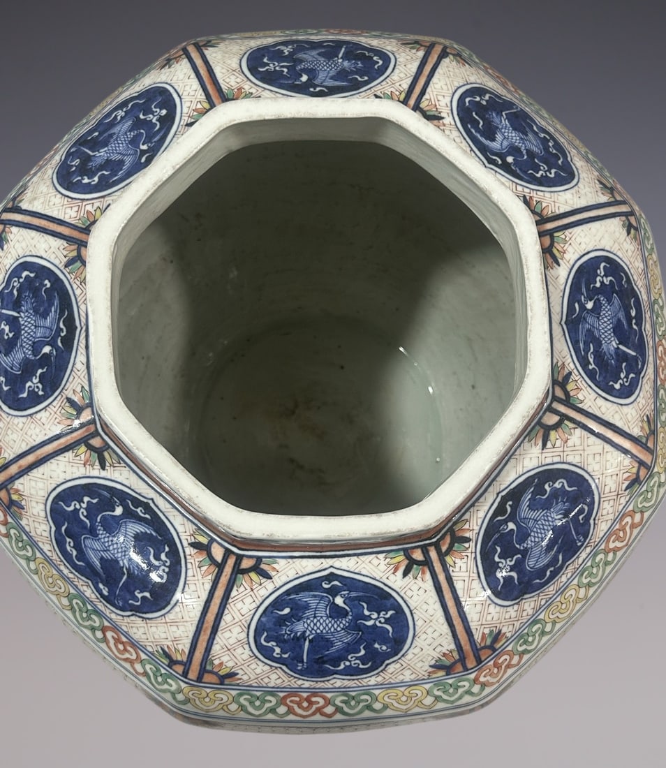 An Exquisite Blue and White Dragon Pattern Jar - 7