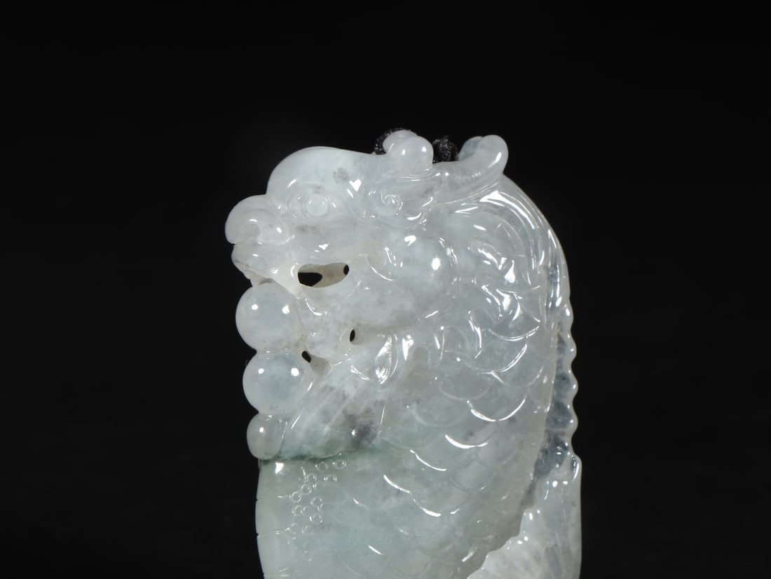An Exquisite Jadeite Auspicious Beast Pattern Pendant - 2