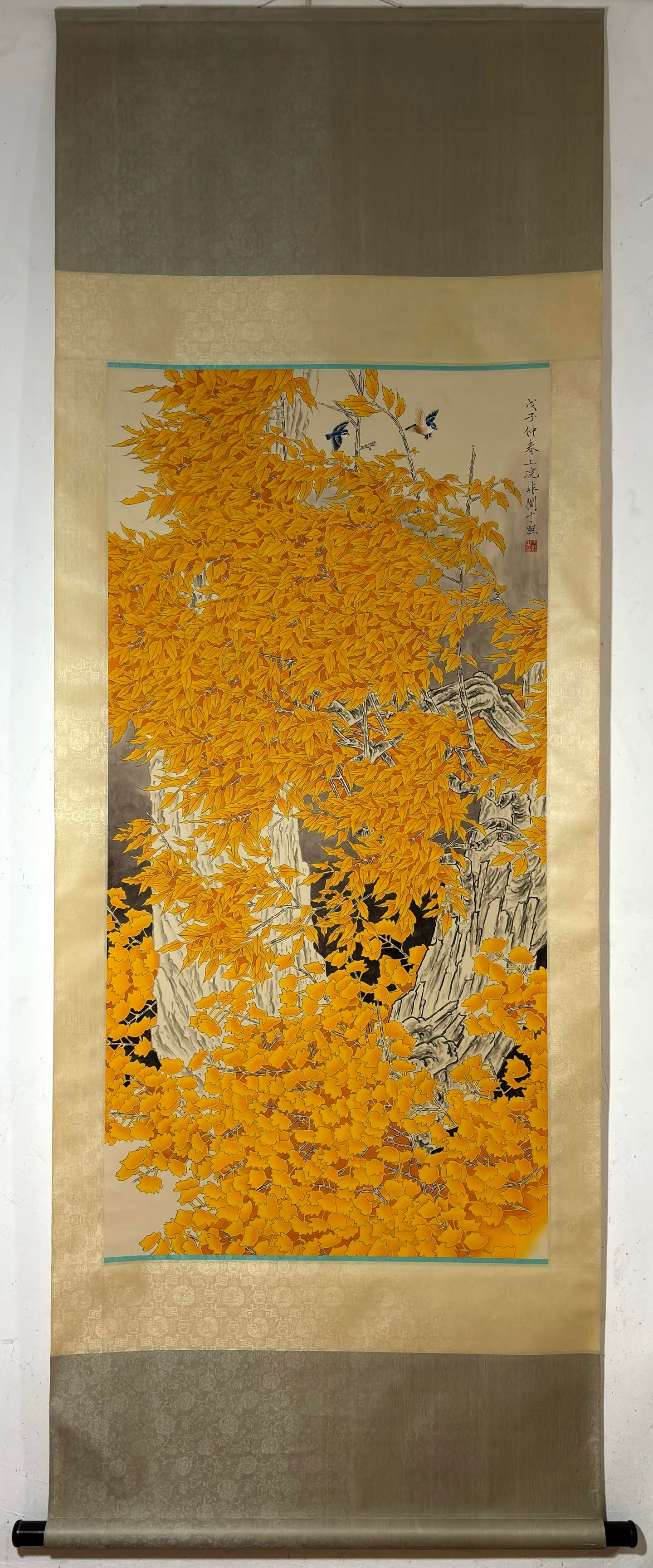 A Chinese Vertical Scroll Ink Painting of Flower and Bird on Paper: A Chinese Vertical Scroll Ink Painting of Flower and Bird on Paper Yu feian Without frame Size:130cmx64.5cm (The Dimensions Of All Batches Are Manually Measured.If You Need More Detailed Information, 