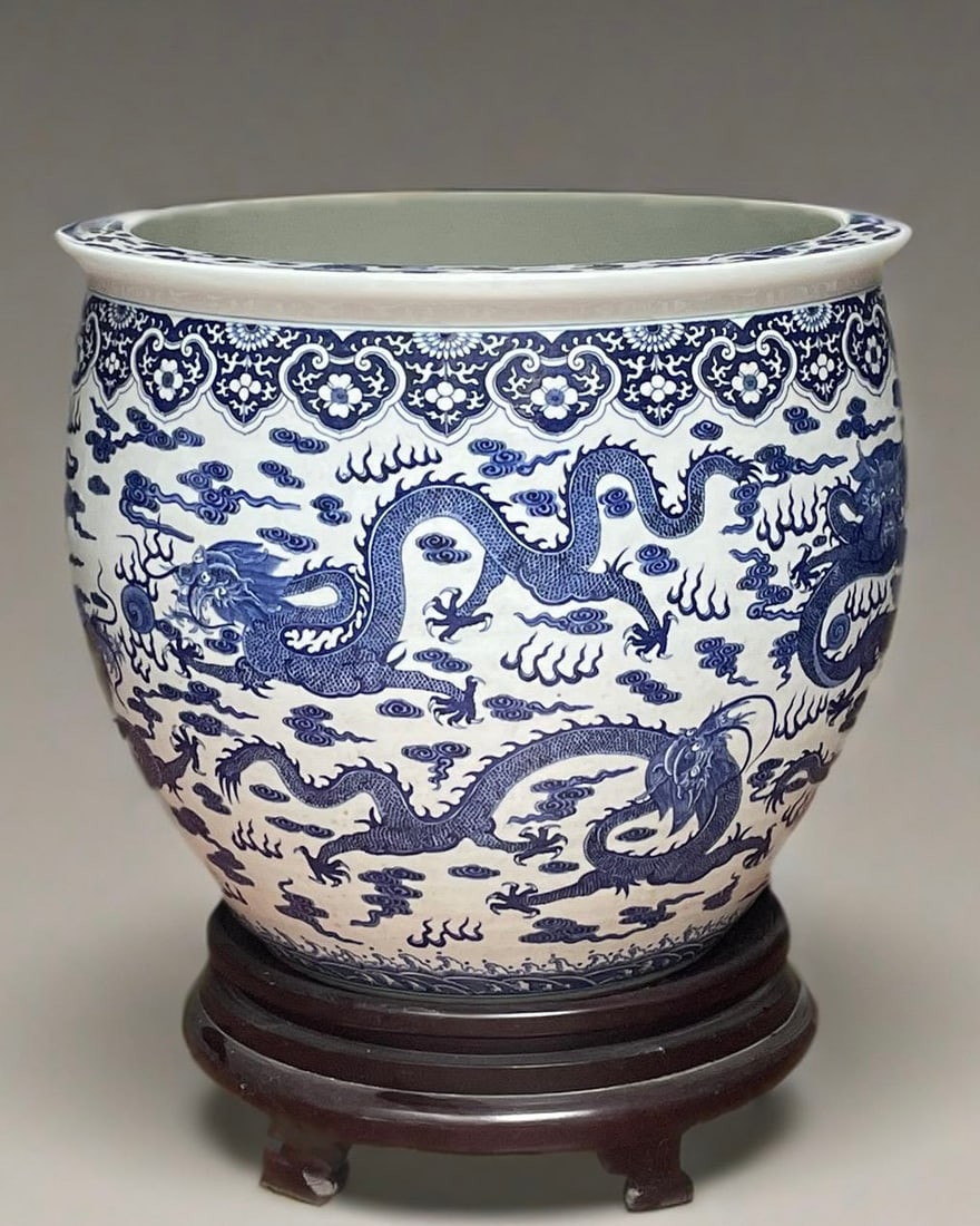 An Exquisite Blue and White Dragon Pattern Seawater Pattern Vat - 2