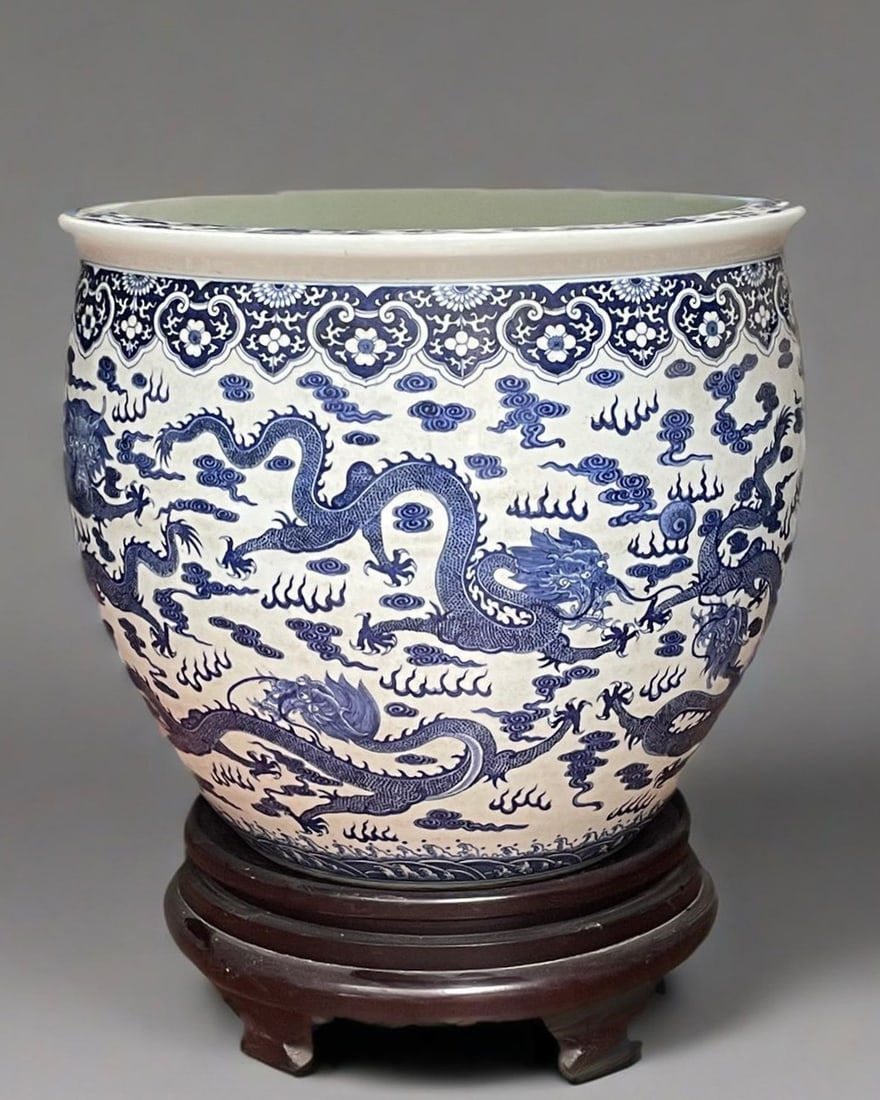 An Exquisite Blue and White Dragon Pattern Seawater Pattern Vat - 4