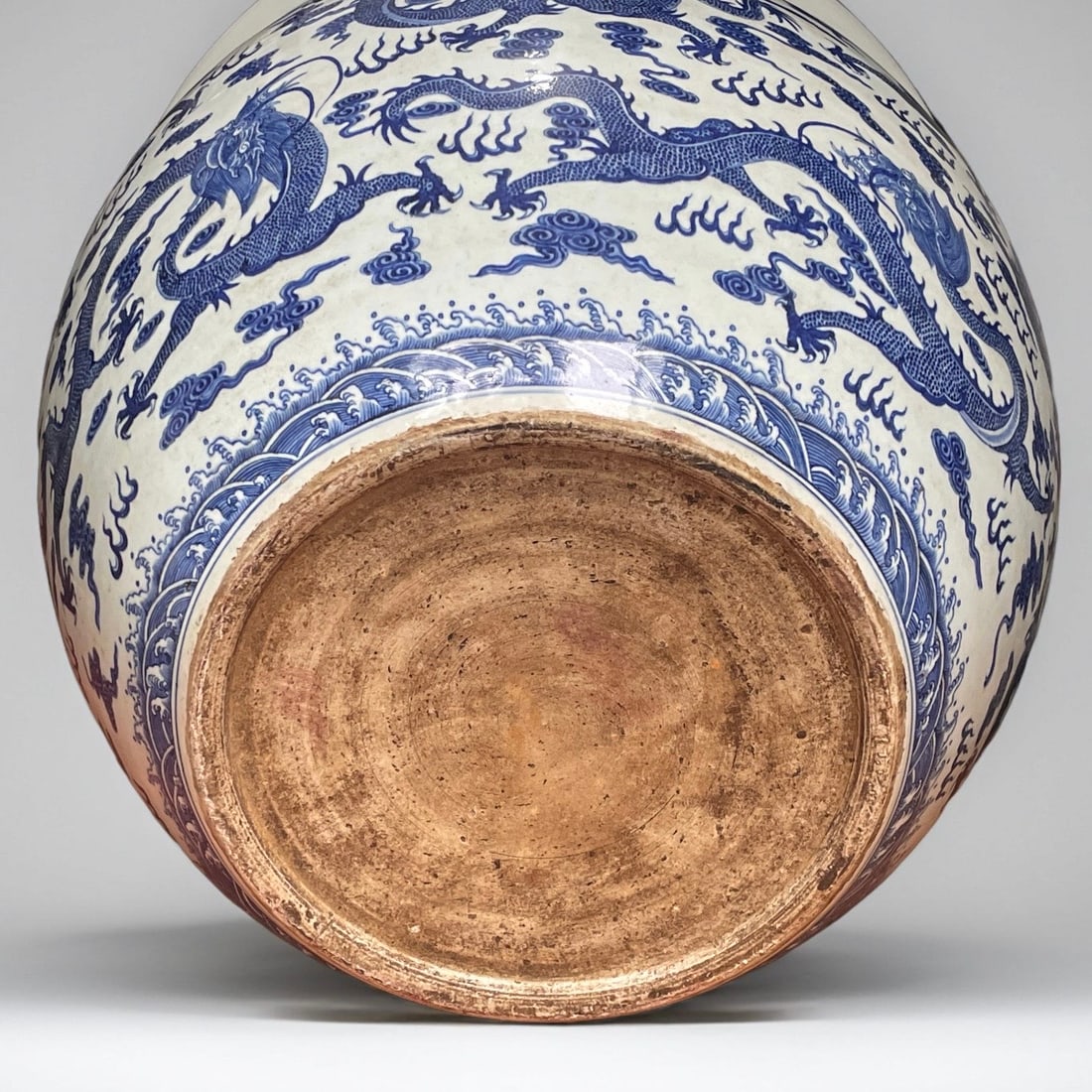 An Exquisite Blue and White Dragon Pattern Seawater Pattern Vat - 6