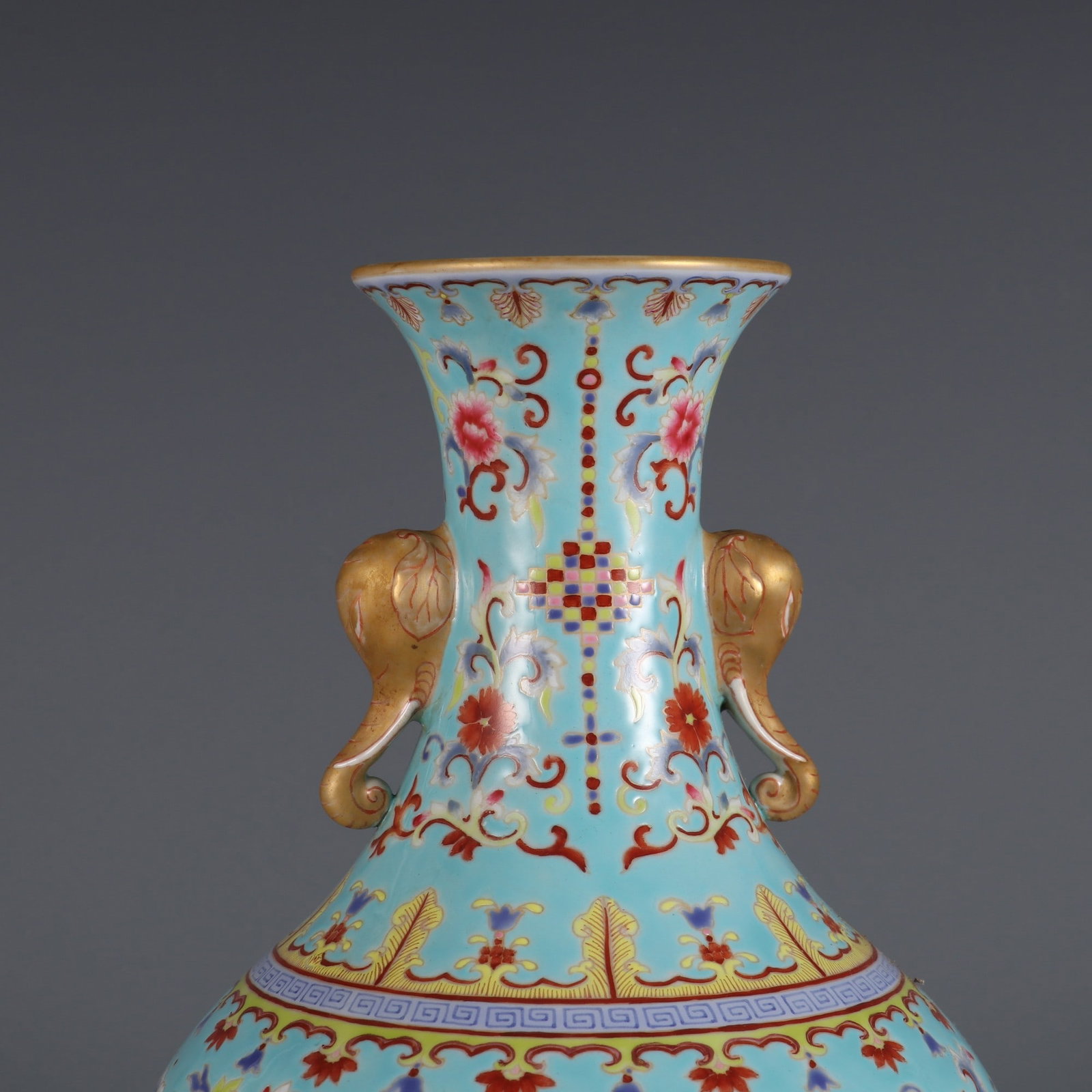An Exquisite Enamel Lotus Pattern Double-Ears Vase - 4