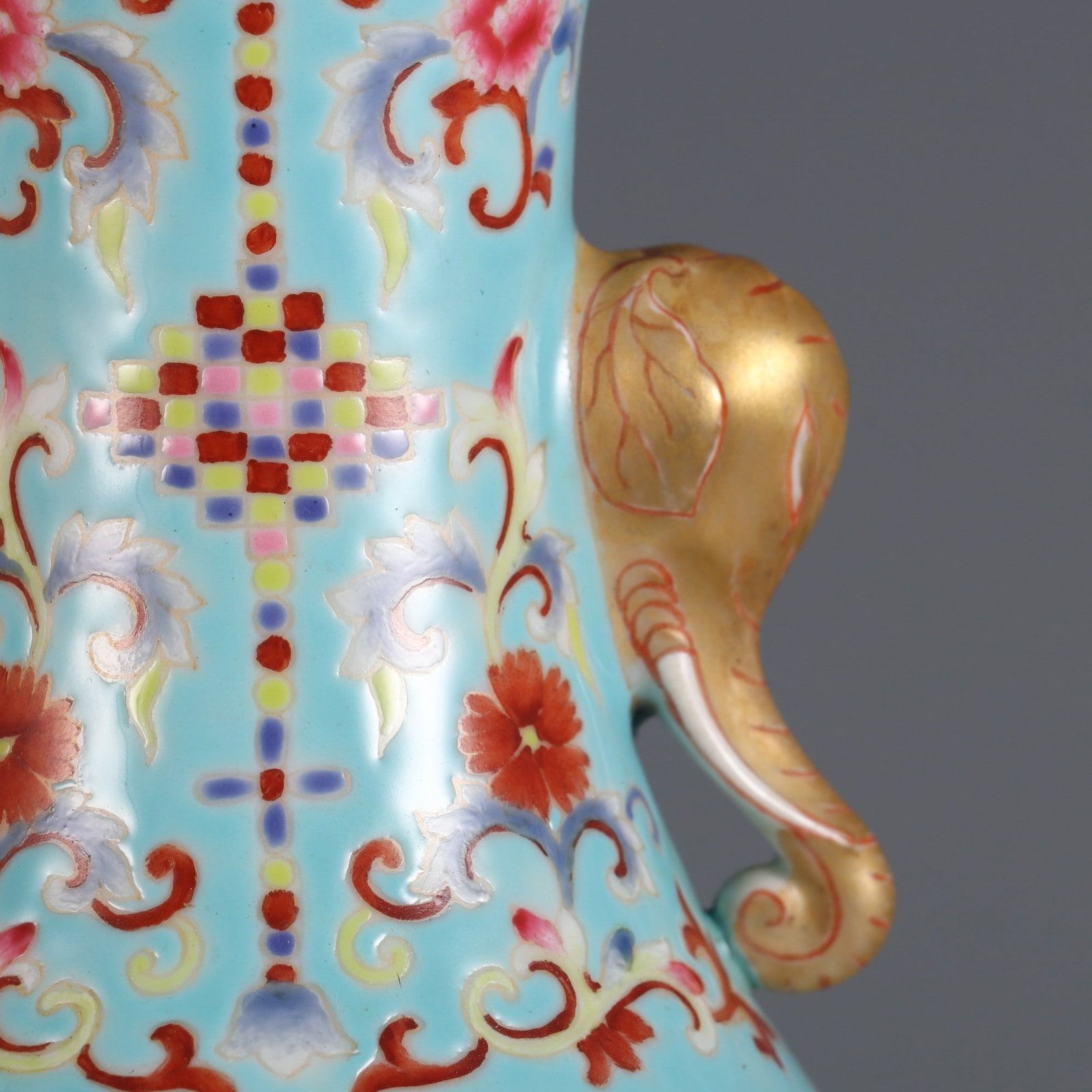 An Exquisite Enamel Lotus Pattern Double-Ears Vase - 7