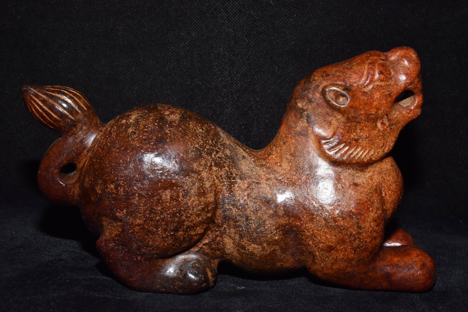 An Exquisite Hemo Jade Auspicious Beast Ornament: An Exquisite Hemo Jade Auspicious Beast Ornament Hong Shan Culture Size:12cmx19.5cm Weight:1.48kg (The Dimensions Of All Batches Are Manually Measured.If You Need More Detailed Information, Please