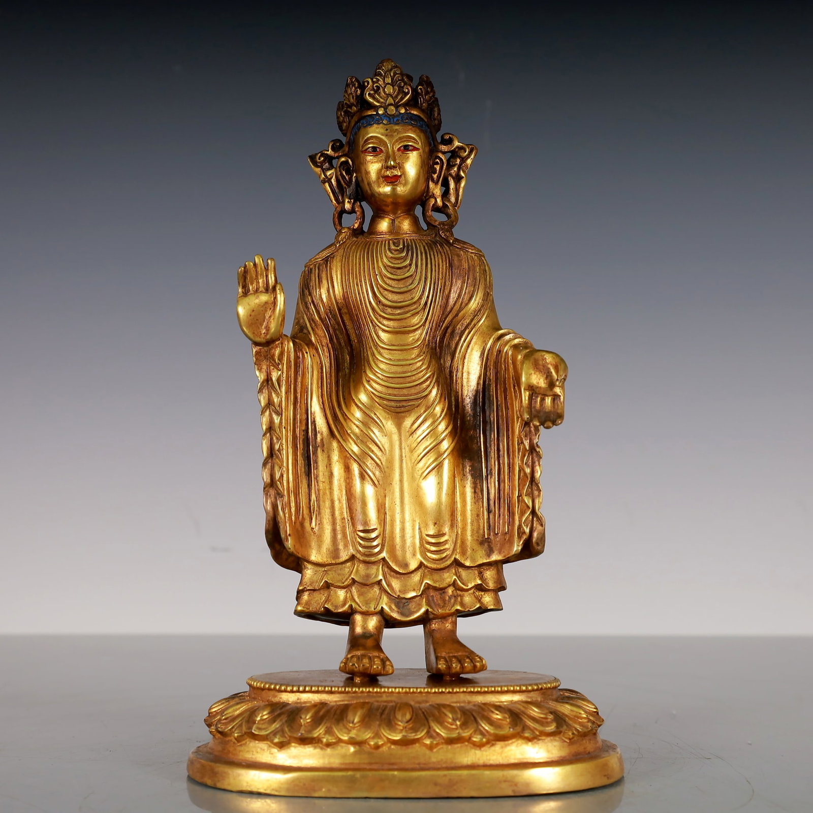 An Exquisite Gilt Bronze Statue of Bodhisattva: An Exquisite Gilt Bronze Statue of Bodhisattva Ming Dynasty, China Size:12.5cmx8cmx22cm Weight:1500g (The Dimensions Of All Batches Are Manually Measured.If You Need More Detailed Information, Please 