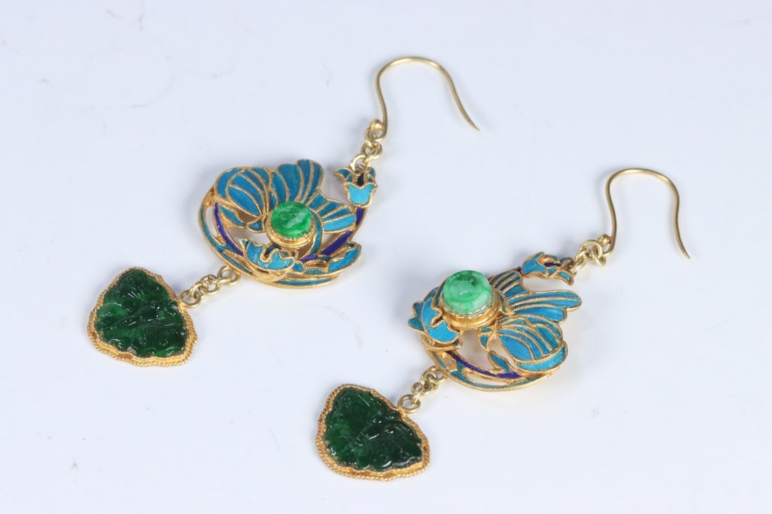 A Pair of Exquisite Gilt Silver Inlaid Jadeite Earrings: A Pair of Exquisite Gilt Silver Inlaid Jadeite Earrings Qing Dynasty, China Size:7.54cmx58cmx0.69cm Weight:10.8g (The Dimensions Of All Batches Are Manually Measured.If You Need More Detailed