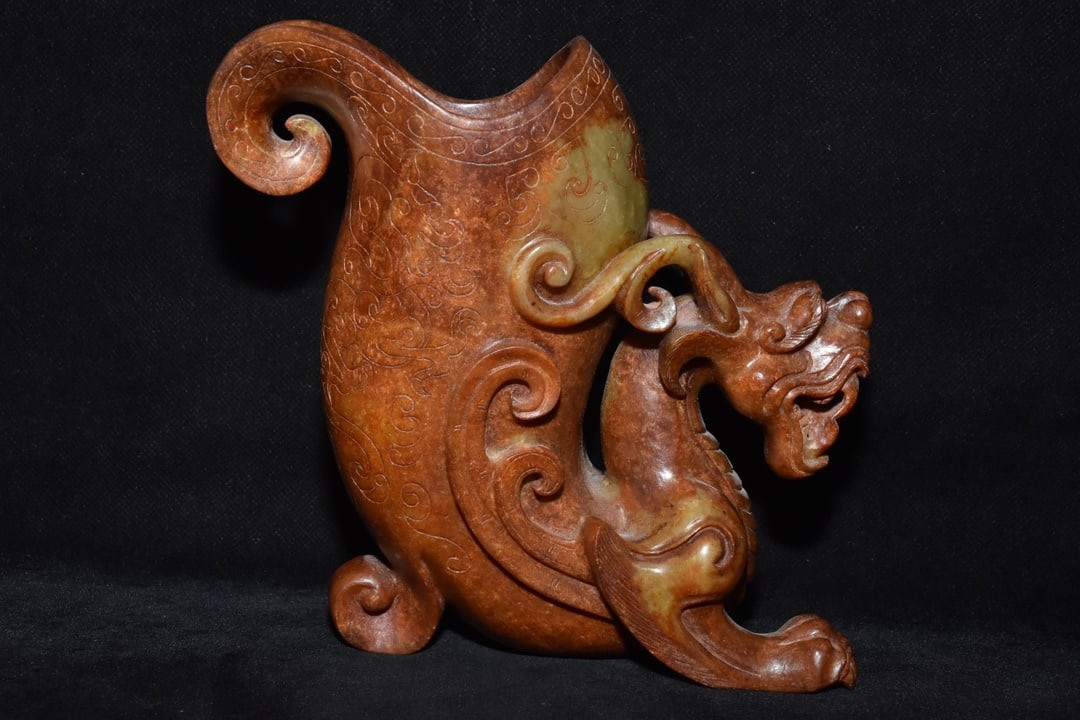 An Exquisite White Jade Dragon-Shaped Cup: An Exquisite White Jade Dragon-Shaped Cup Han Dynasty, China Size:17cmx17.5cm Weight:1.32kg (The Dimensions Of All Batches Are Manually Measured.If You Need More Detailed Information, Please Contact O