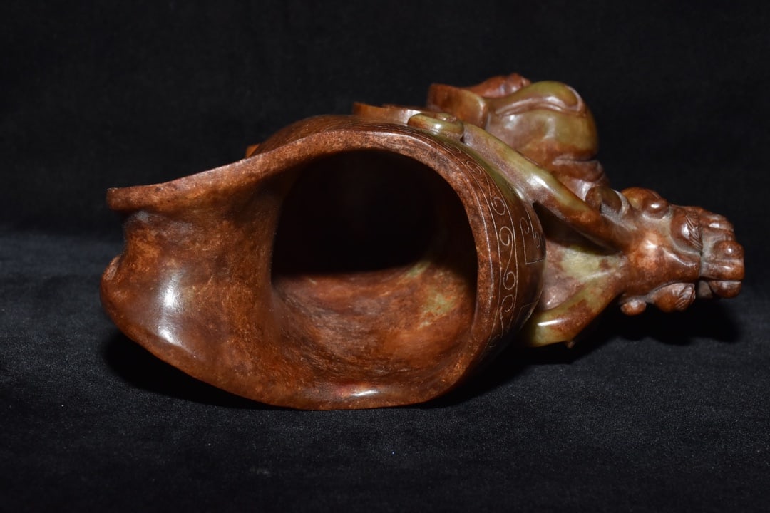 An Exquisite White Jade Dragon-Shaped Cup - 5