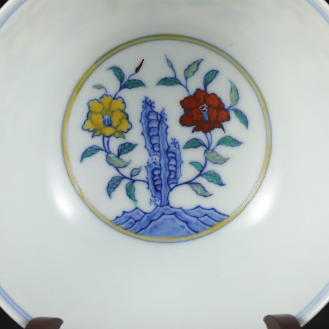 An Exquisite Doucai Flower Pattern Bowl - 4