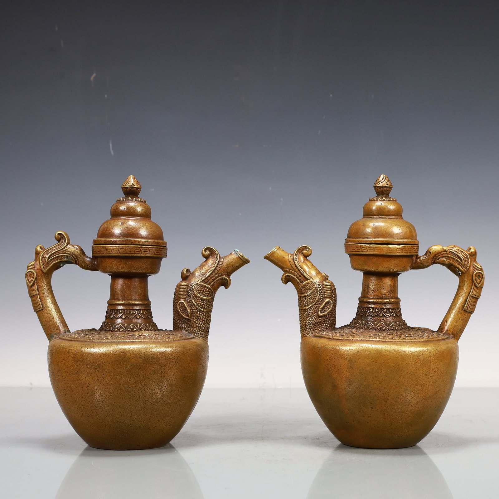 A Exquisite A pair of Coppery Crane Pattern Ewer: A Exquisite A pair of Coppery Crane Pattern Ewer Ming Dynasty, China Size:19cmx3cmx24cm Weight:2950g (The Dimensions Of All Batches Are Manually Measured.If You Need More Detailed Information, Please 