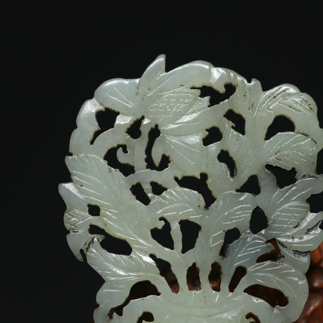 An Exquisite White Jade Flower Pattern Pendant - 4