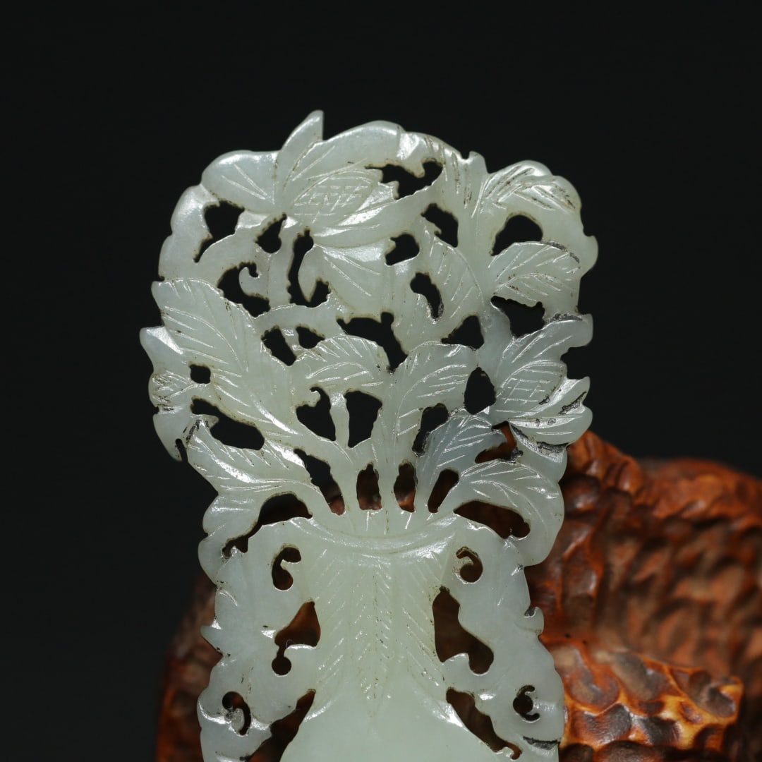 An Exquisite White Jade Flower Pattern Pendant - 6