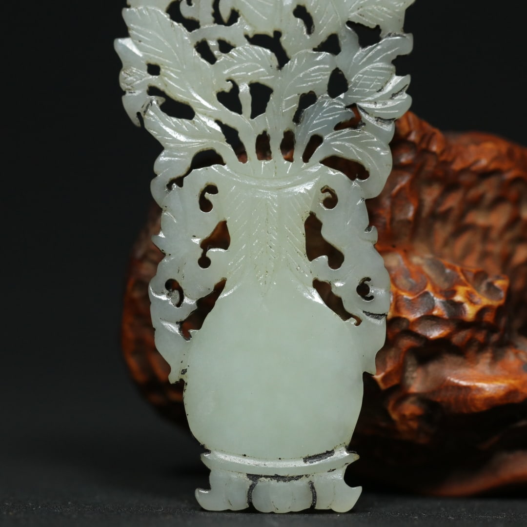 An Exquisite White Jade Flower Pattern Pendant - 7