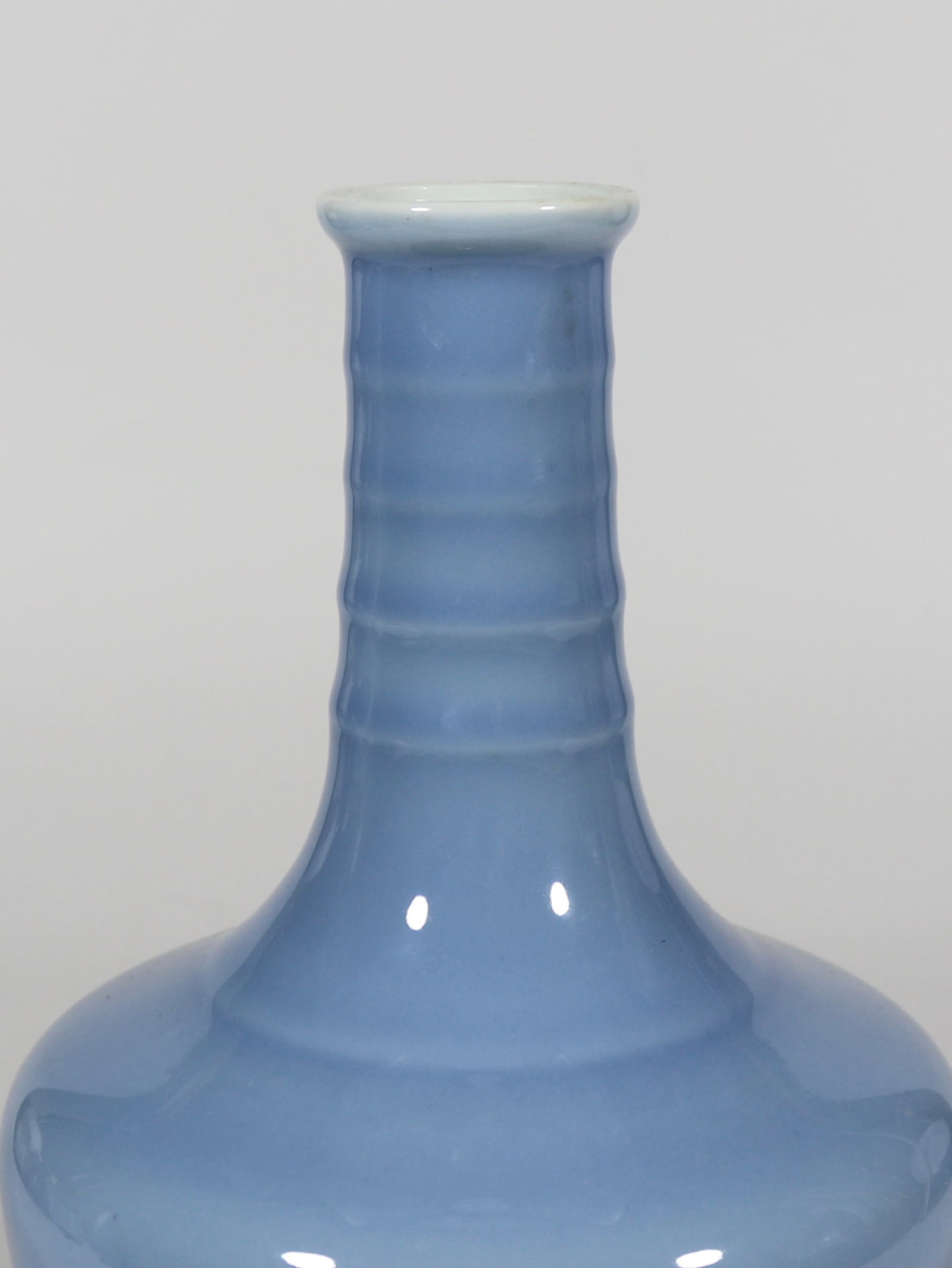 An Exquisite Sky Blue Glazed Vase - 2