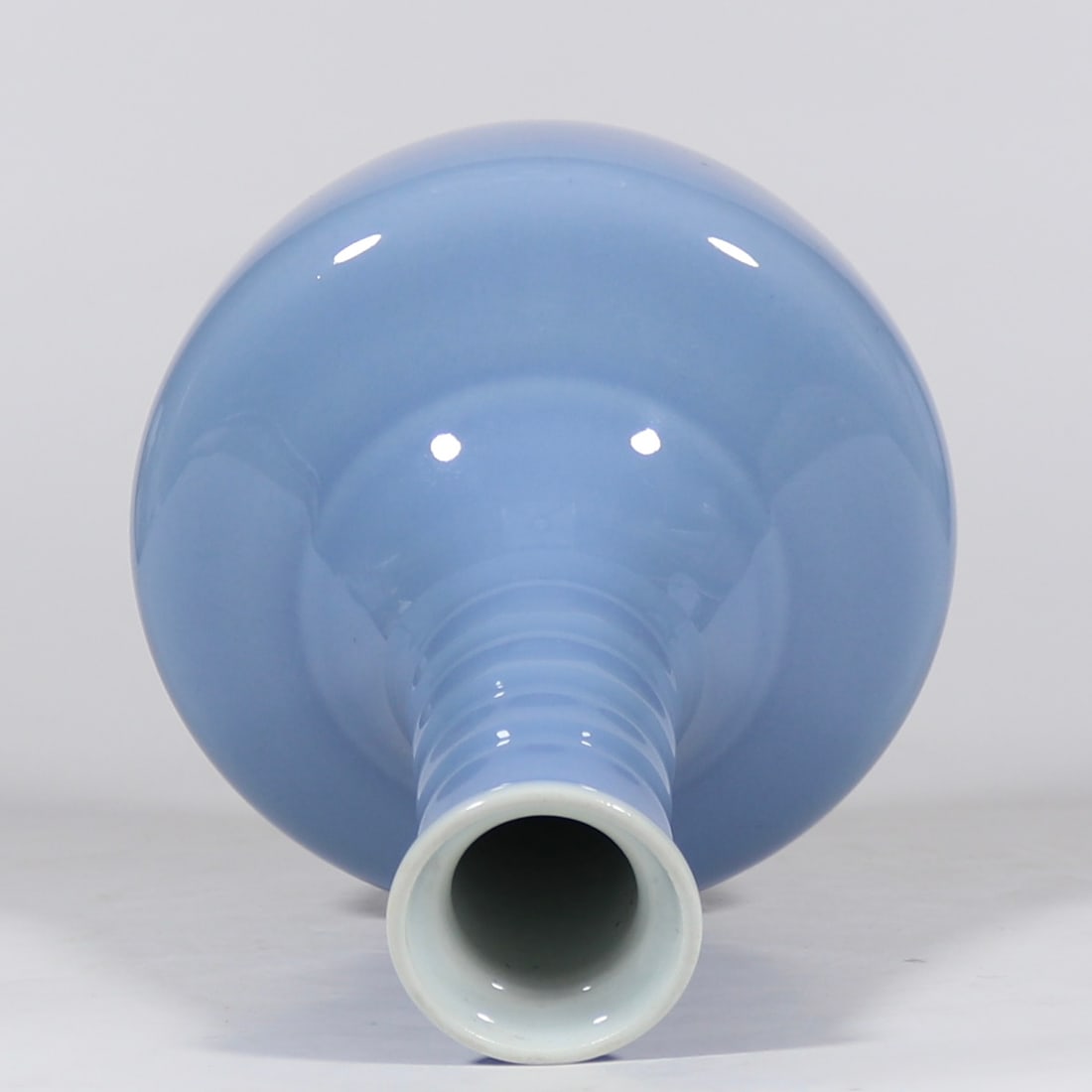 An Exquisite Sky Blue Glazed Vase - 3