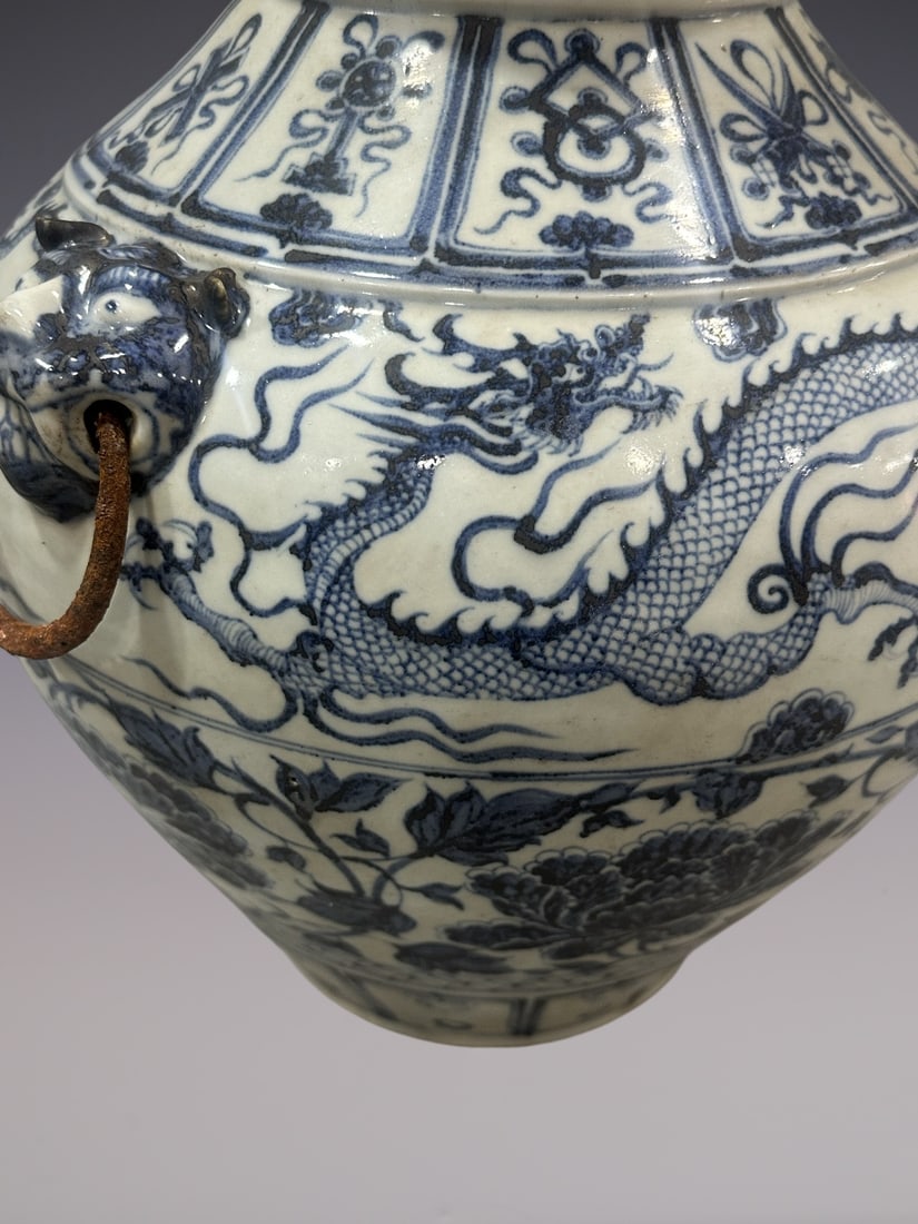 An Exquisite Blue and White Lotus Pattern Dragon Pattern Double-Ears Jar - 2