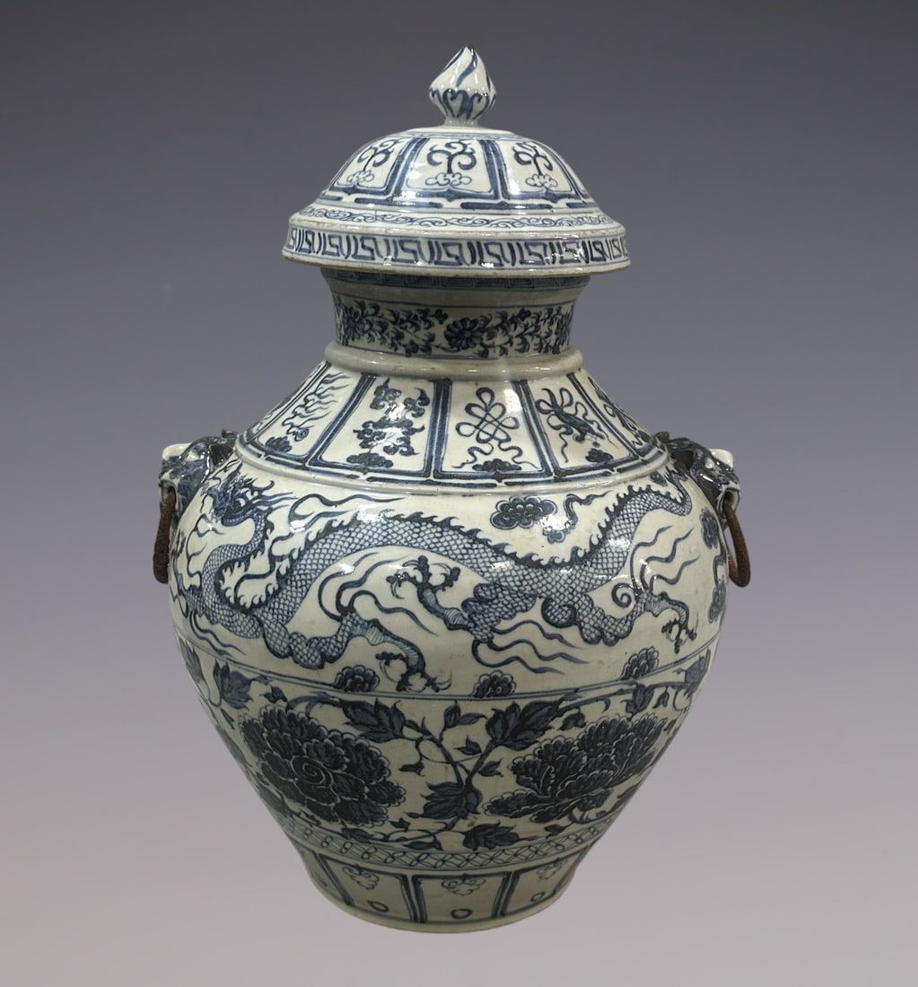 An Exquisite Blue and White Lotus Pattern Dragon Pattern Double-Ears Jar - 5
