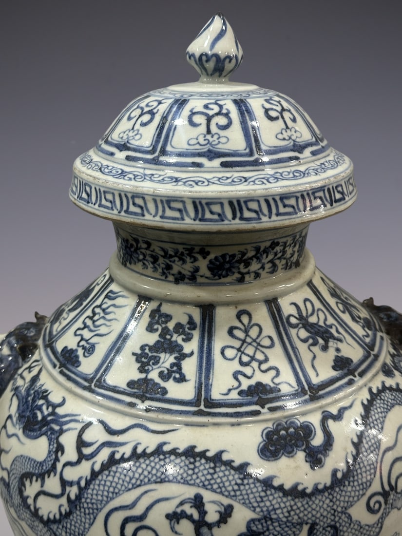 An Exquisite Blue and White Lotus Pattern Dragon Pattern Double-Ears Jar - 6