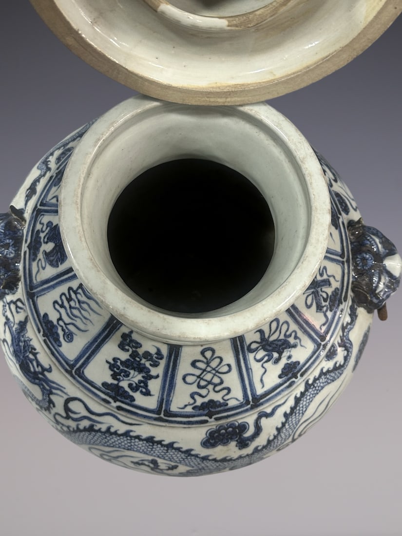 An Exquisite Blue and White Lotus Pattern Dragon Pattern Double-Ears Jar - 7