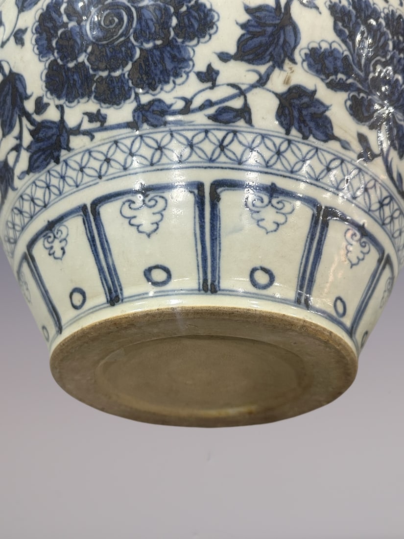 An Exquisite Blue and White Lotus Pattern Dragon Pattern Double-Ears Jar - 8