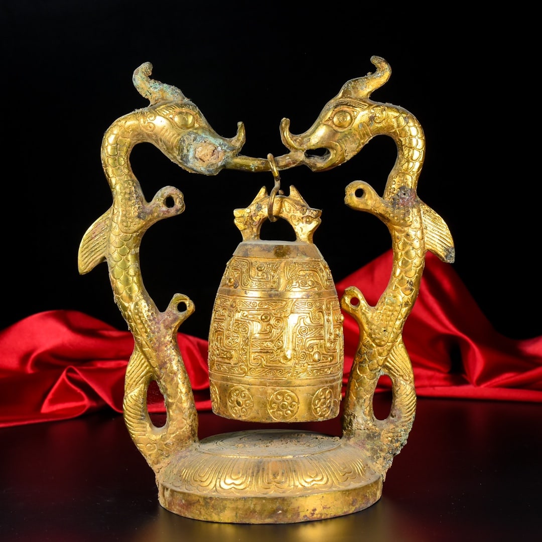 An Exquisite Gilt Bronze Dragon Pattern Ornament - 3
