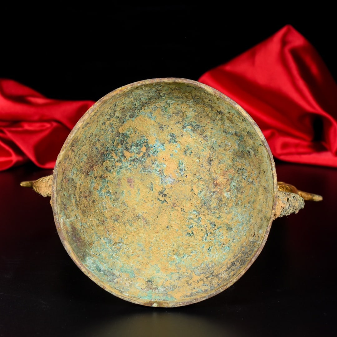 An Exquisite Gilt Bronze Dragon Pattern Ornament - 6