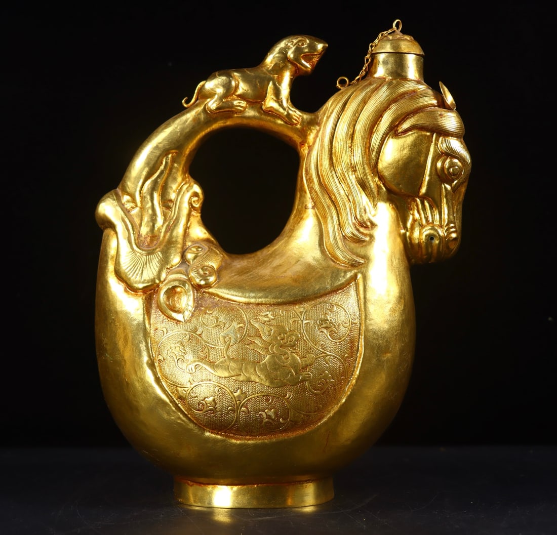 An Exquisite Gilt Bronze Auspicious Beast Pattern Ewer - 3