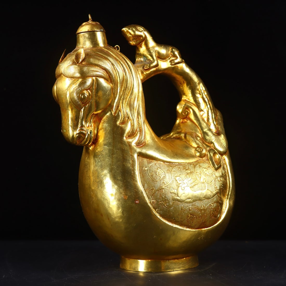 An Exquisite Gilt Bronze Auspicious Beast Pattern Ewer - 4