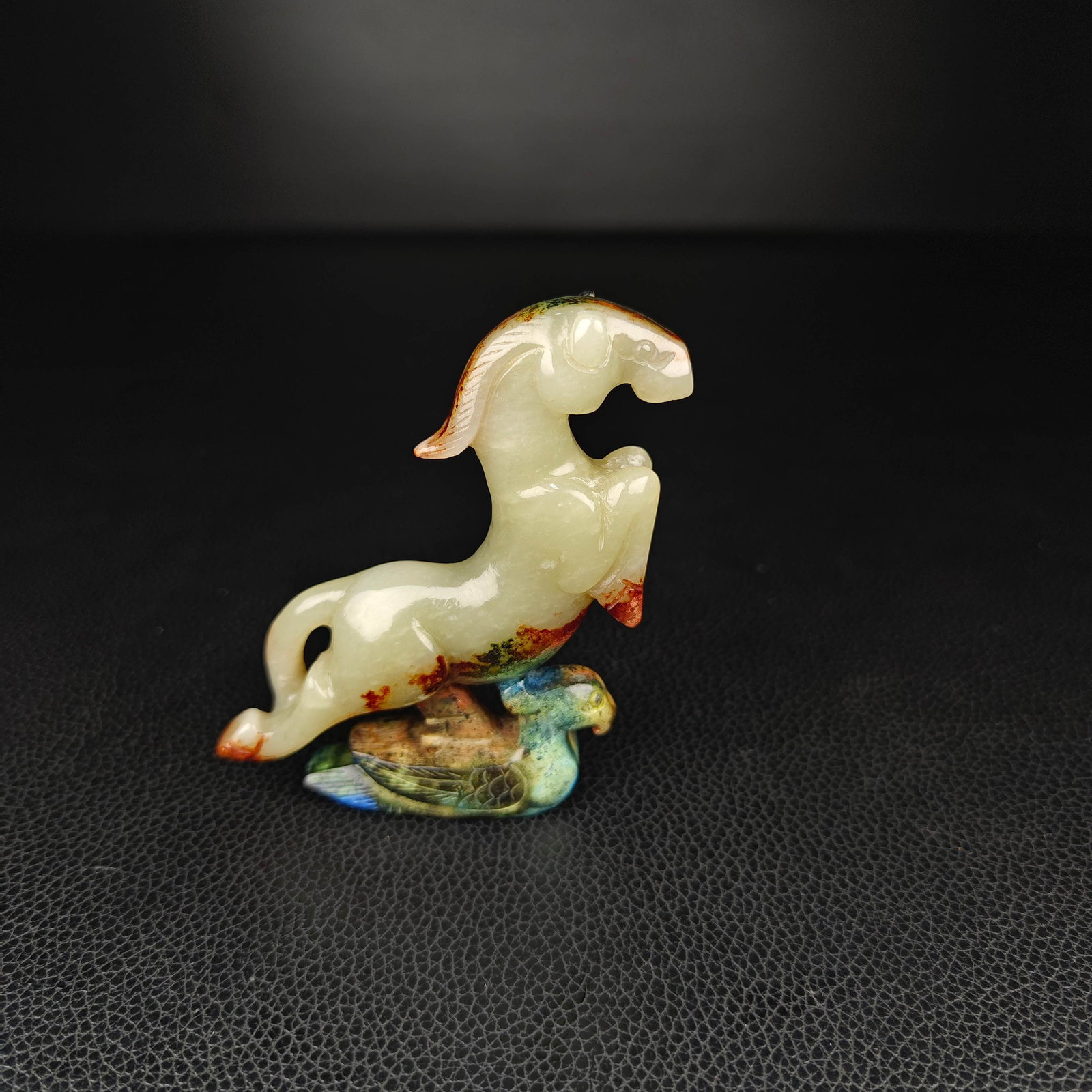 An Exquisite White Jade Horse Ornament: An Exquisite White Jade Horse Ornament Han Dynasty, China Size:8cmx7cm Weight:77g (The Dimensions Of All Batches Are Manually Measured.If You Need More Detailed Information, Please Contact Our Custome