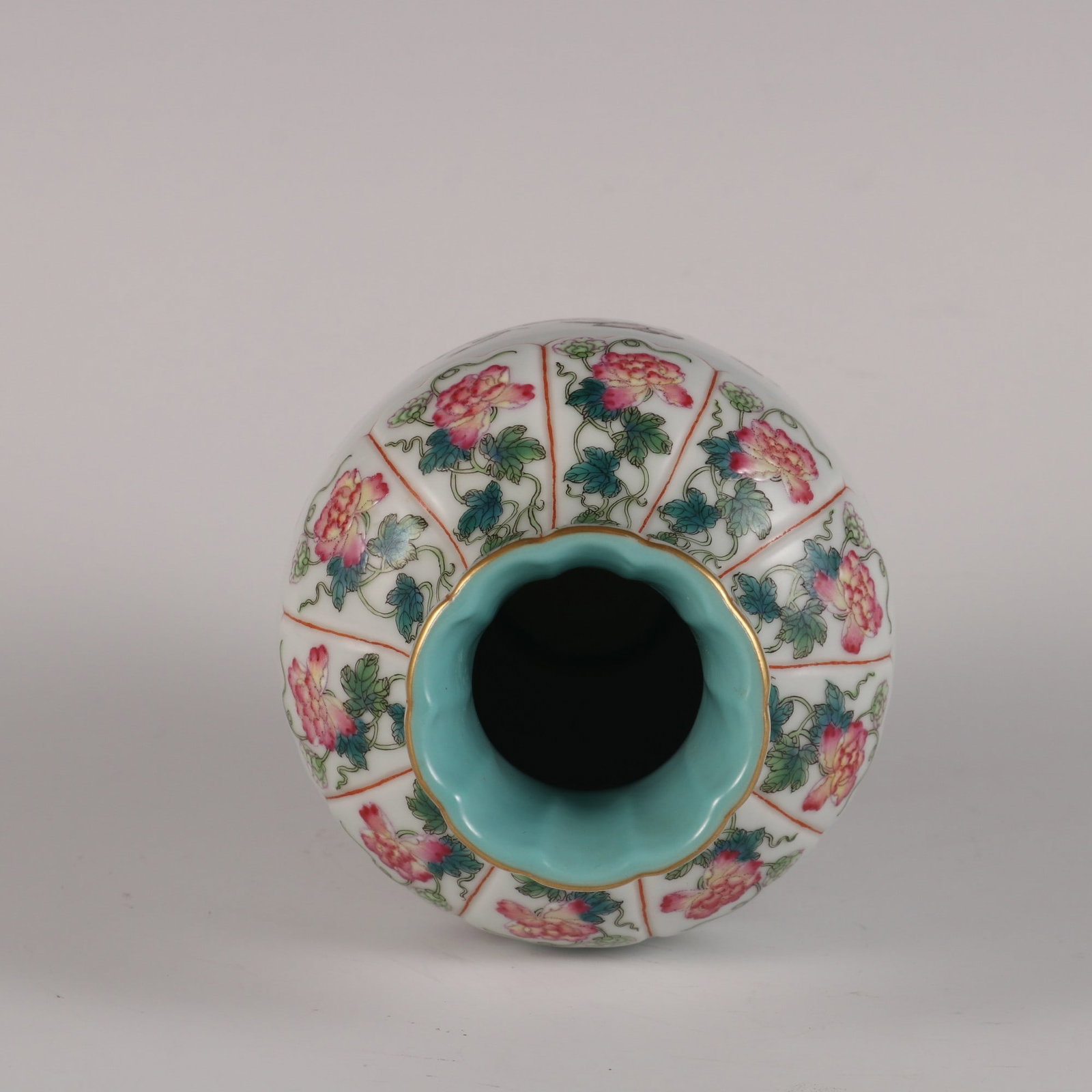 An Exquisite Famille-Rose Insect Pattern Flower Pattern Vase - 7