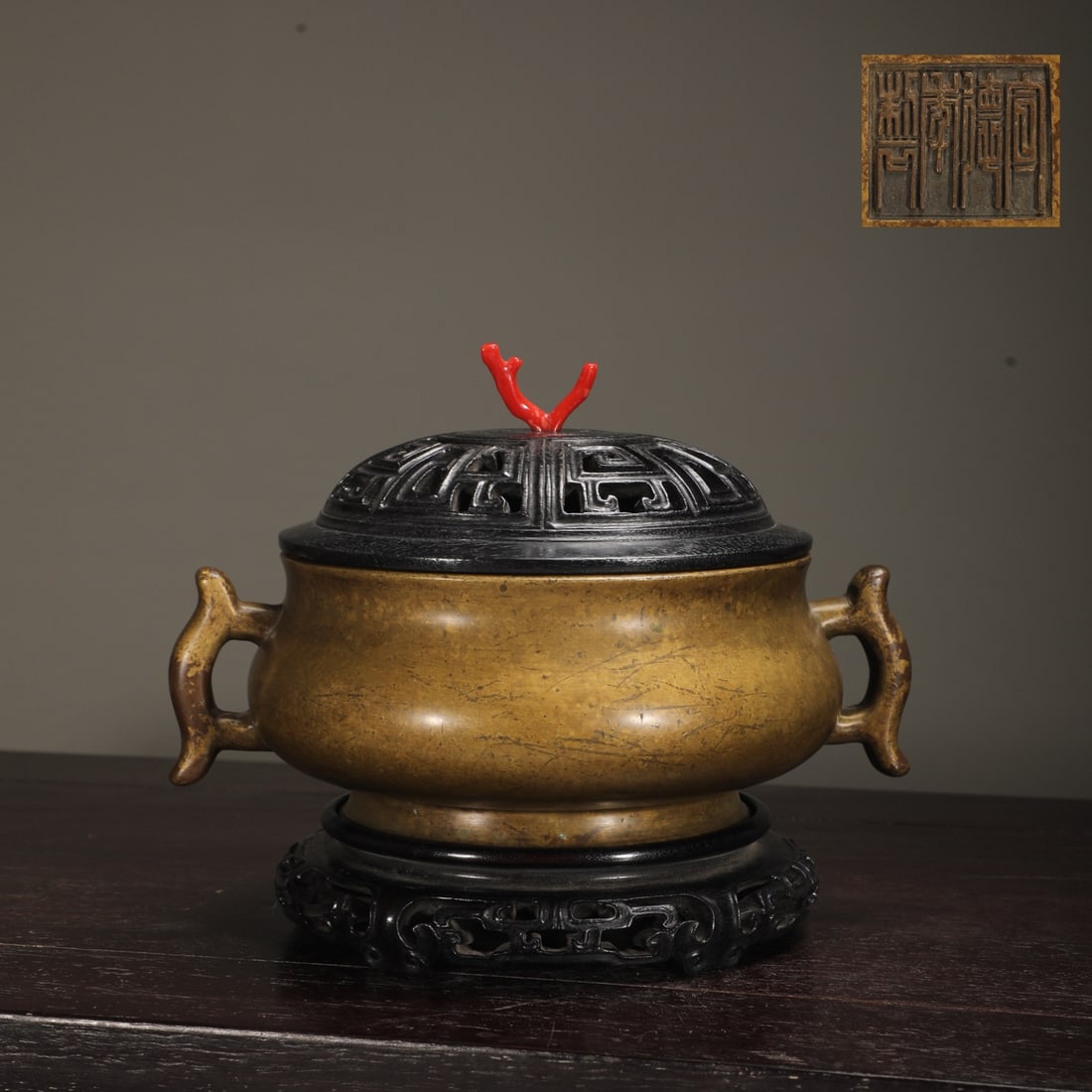 An Exquisite Bronze Double-Ears Censer: An Exquisite Bronze Double-Ears Censer Ming Dynasty, China Xuande Six-character Mark Size:14cmx14.6cm Weight:1350g (The Dimensions Of All Batches Are Manually Measured.If You Need More Detailed