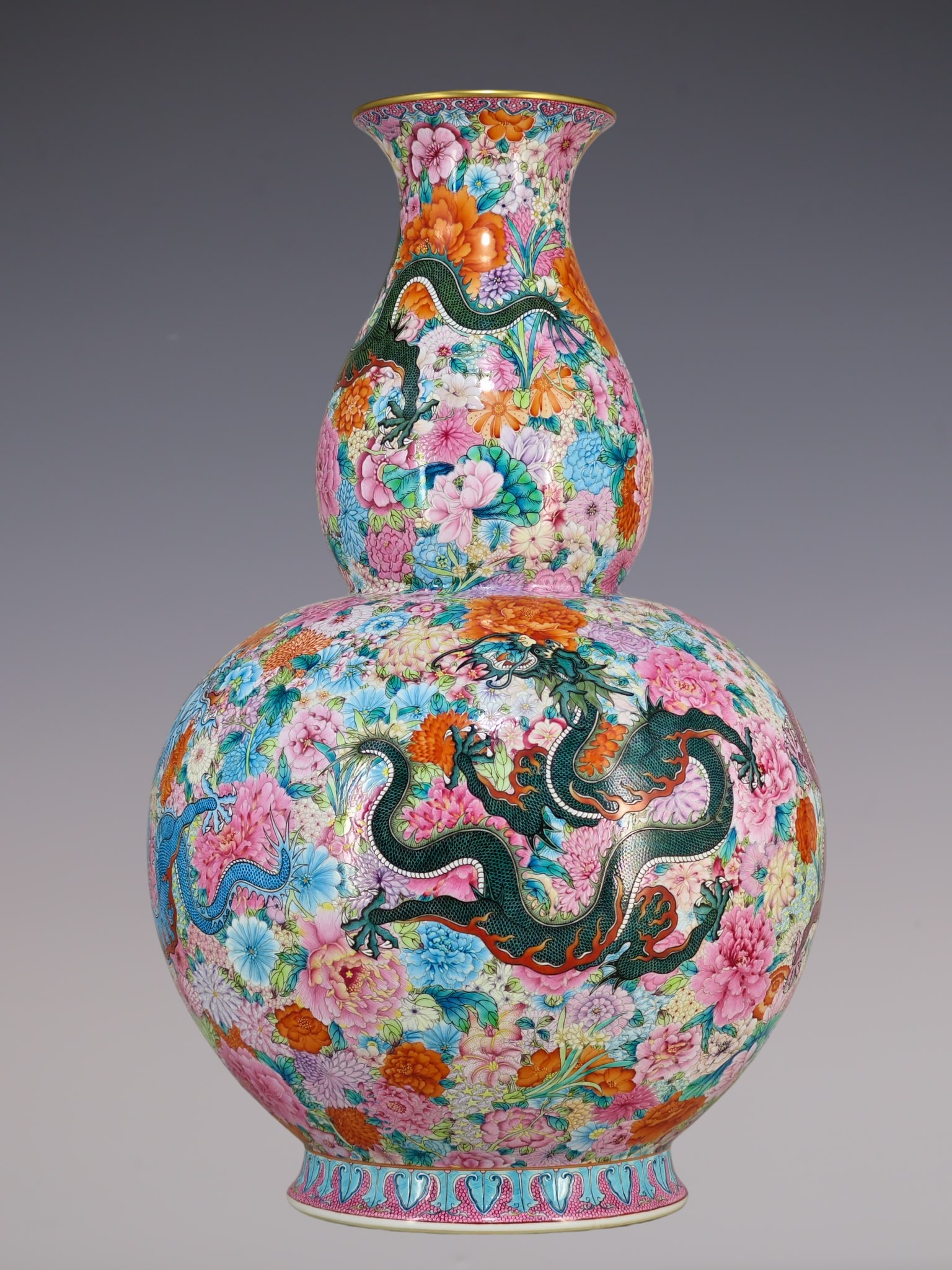 An Exquisite Enamel Flower Pattern Dragon Pattern Gourd-Shaped Vase - 3