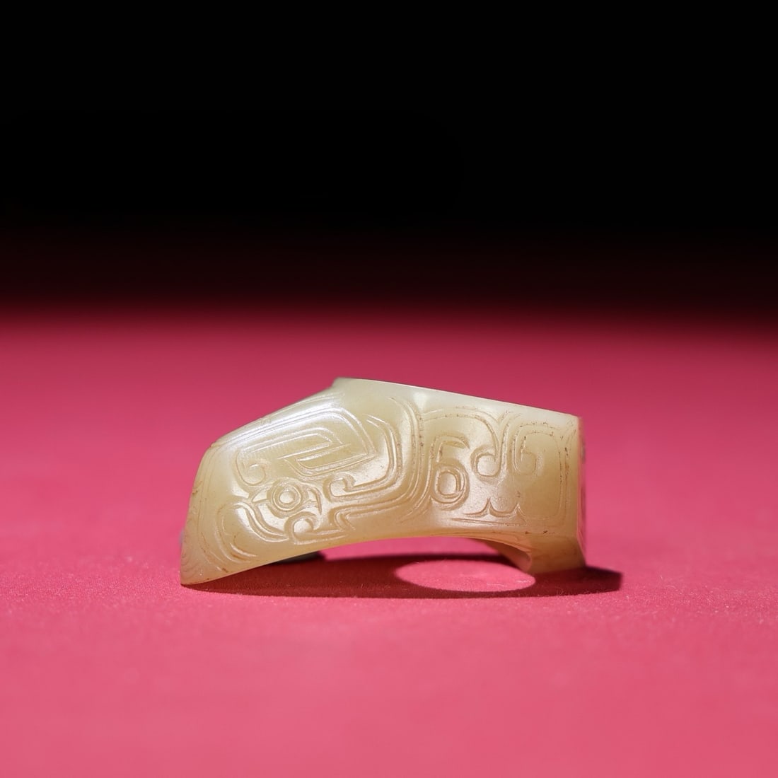 An Exquisite Yellow Jade Ornament: An Exquisite Yellow Jade Ornament Han Dynasty, China Size:5cmx3.1cmx2cm Size:(inside diameter)2cm Weight:31g (The Dimensions Of All Batches Are Manually Measured.If You Need More Detailed