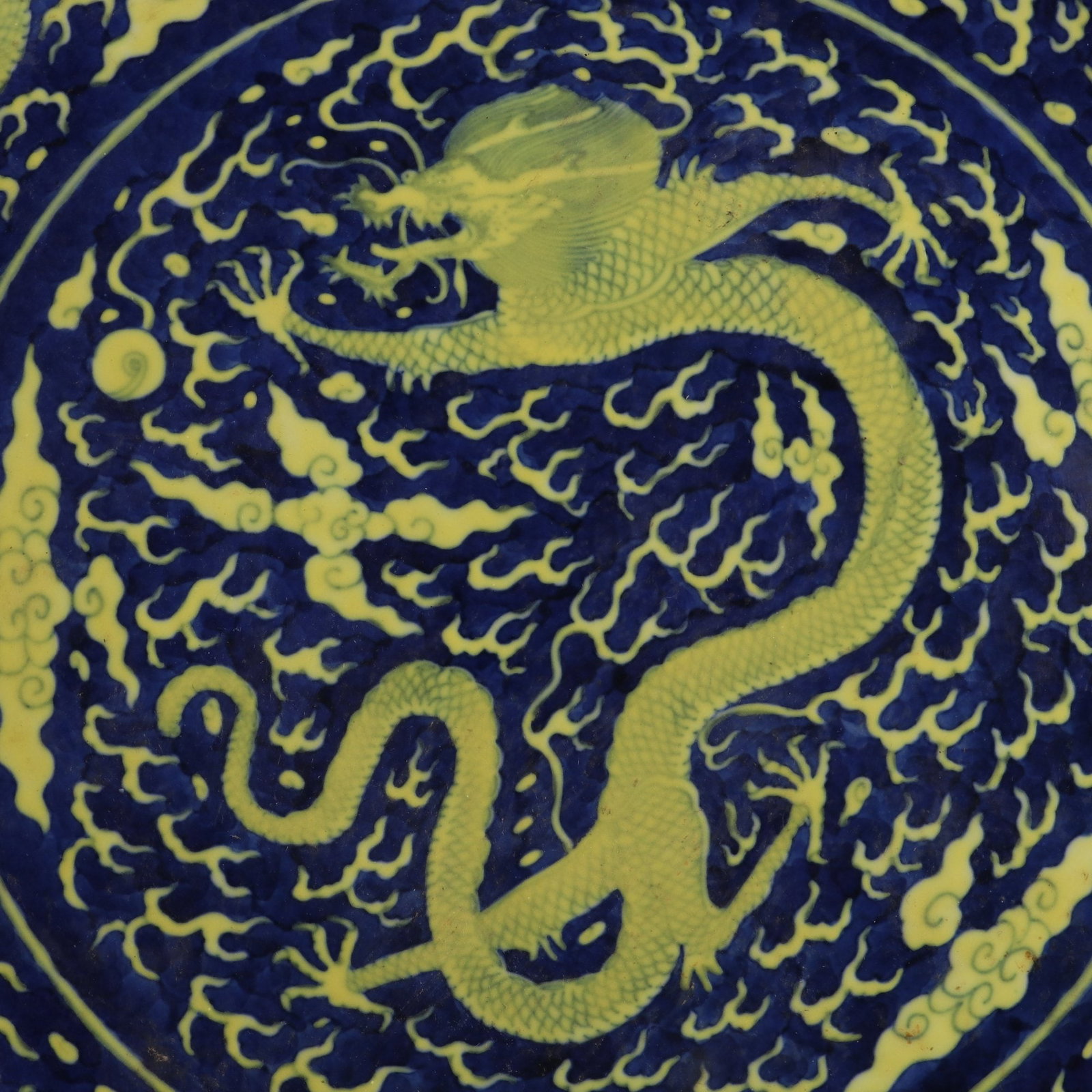 An Exquisite Blue and White Dragon Pattern Plate - 2