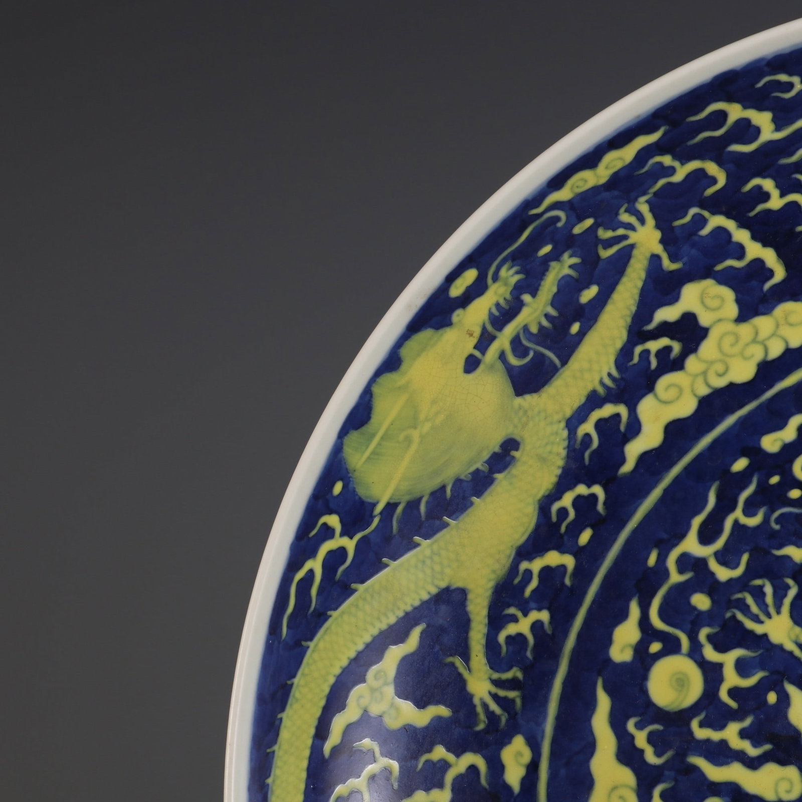 An Exquisite Blue and White Dragon Pattern Plate - 3