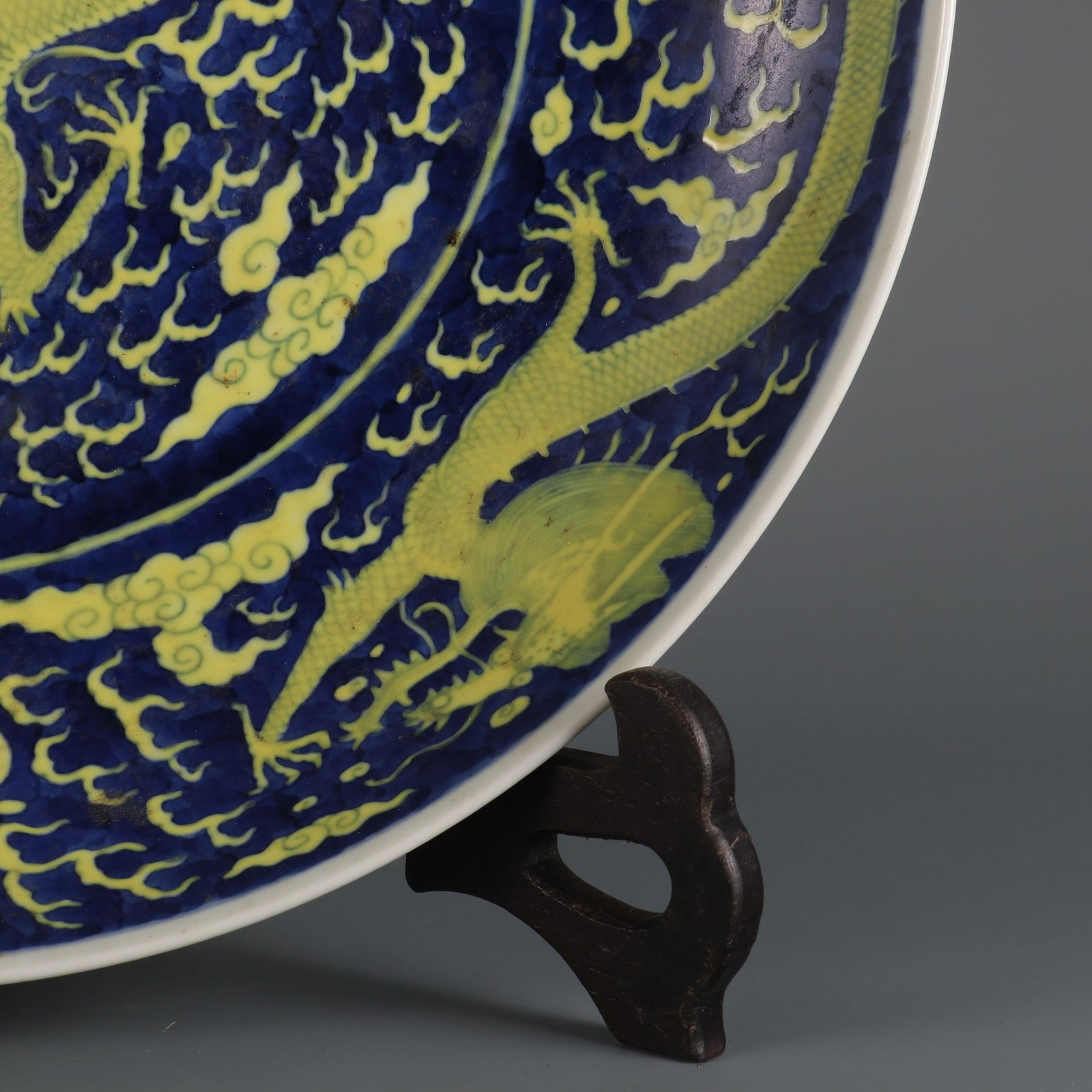 An Exquisite Blue and White Dragon Pattern Plate - 4