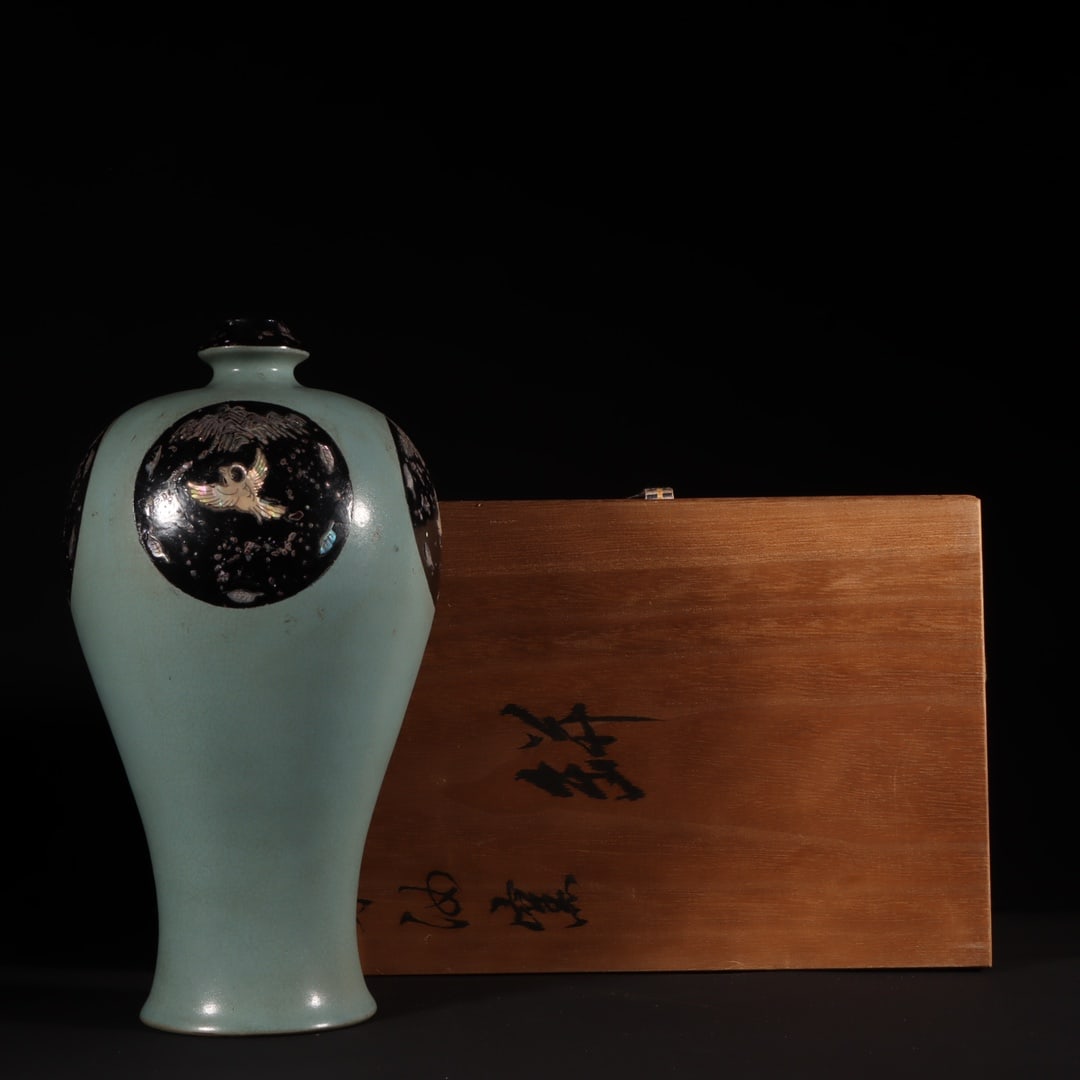 An Exquisite Ru yao Celadon Flower and Bird Pattern Vase: An Exquisite Ru yao Celadon Flower and Bird Pattern Vase Song Dynasty, China Size:26.8cmx14.6cm (The Dimensions Of All Batches Are Manually Measured.If You Need More Detailed Information, Please Conta