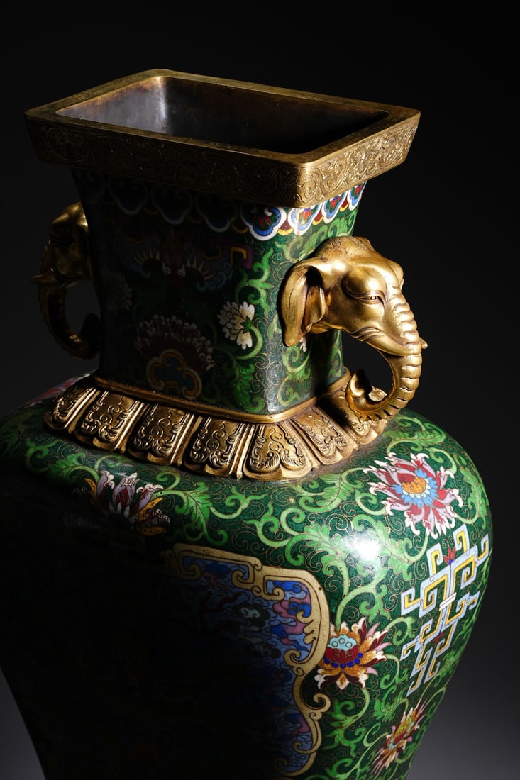 An Exquisite Cloisonne Dragon Pattern Seawater Pattern Lotus Pattern Double-Ears Vase - 5