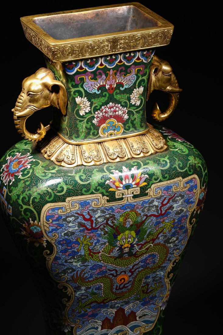 An Exquisite Cloisonne Dragon Pattern Seawater Pattern Lotus Pattern Double-Ears Vase - 7