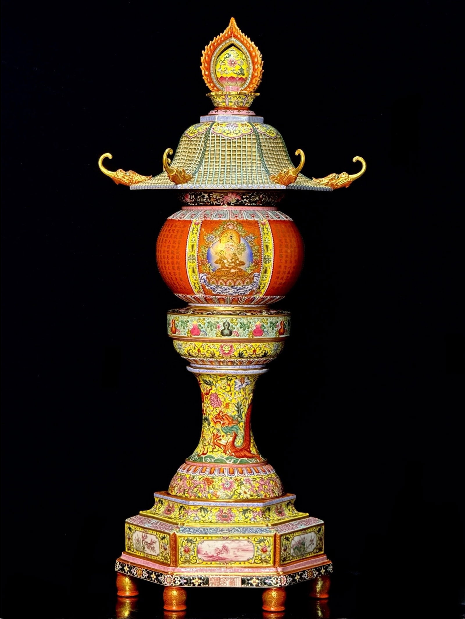 An Exquisite Famille-Rose Painted Gold Dragon Pattern Seawater Pattern Lotus Pattern Buddha Statue: An Exquisite Famille-Rose Painted Gold Dragon Pattern Seawater Pattern Lotus Pattern Buddha Statue Pattern Pagoda Qing Dynasty, China Size:100cmx46.5cm (The Dimensions Of All Batches Are Manually Meas
