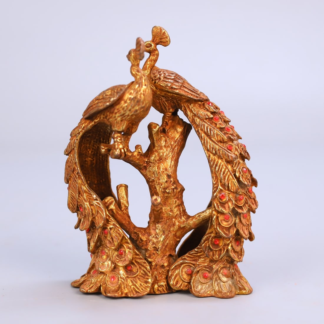 An Exquisite Gilt Bronze Inlaid Gems Peacock Ornament: An Exquisite Gilt Bronze Inlaid Gems Peacock Ornament Qing Dynasty, China Size:11cmx8cm Weight:230g (The Dimensions Of All Batches Are Manually Measured.If You Need More Detailed Information, Please