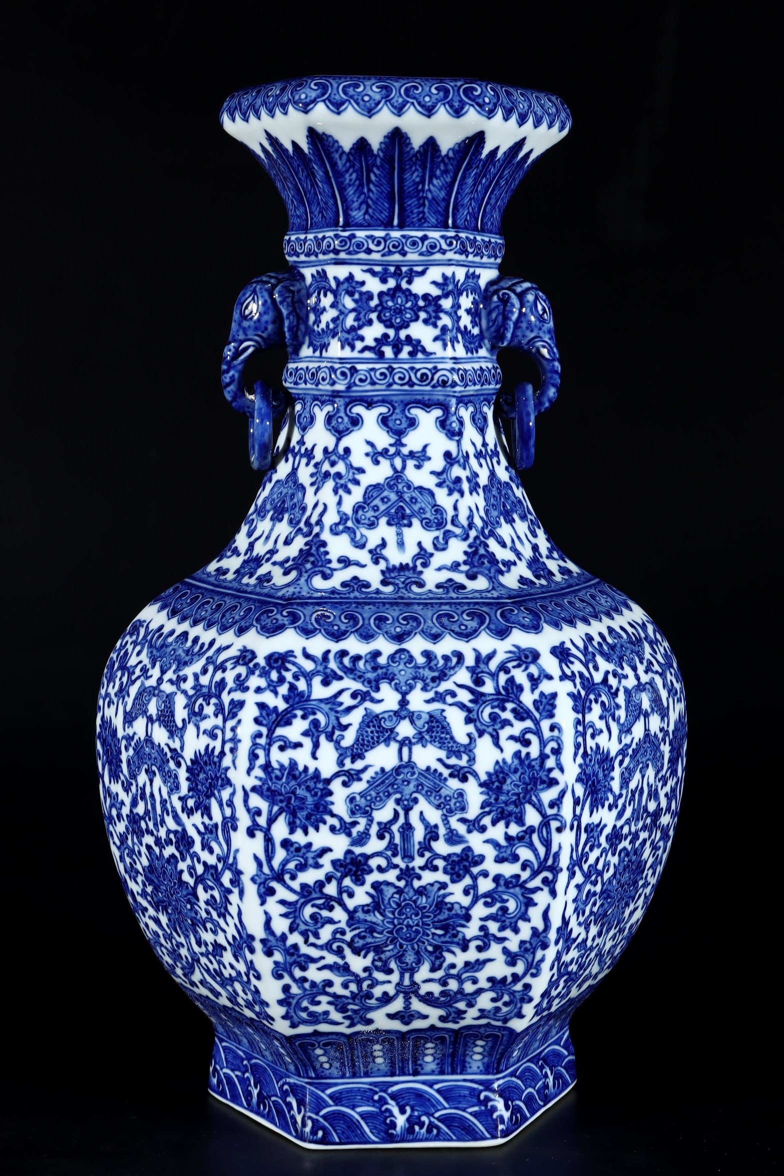 An Exquisite Blue and White Lotus Pattern Seawater Pattern Double-Ears Vase ?: An Exquisite Blue and White Lotus Pattern Seawater Pattern Double-Ears Vase ?Qing Dynasty, China Qianlong Six-character Mark Size:41cmx24.8cm (The Dimensions Of All Batches Are Manually Measured.If