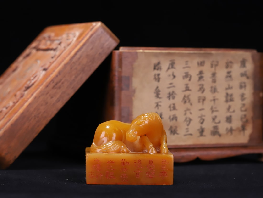 An Exquisite Tianhuang Stone Horse Seal: An Exquisite Tianhuang Stone Horse Seal Qing Dynasty, China Size:4.2cmx5.2cmx4cm Weight:133g (The Dimensions Of All Batches Are Manually Measured.If You Need More Detailed Information, Please Contact