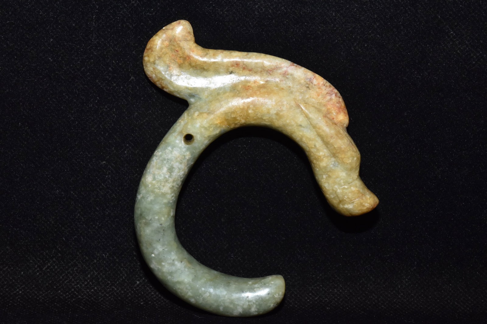 An Exquisite Hemo Jade Dragon Ornament: An Exquisite Hemo Jade Dragon Ornament Hong Shan Culture Size:11cmx8.5cm Weight:90g (The Dimensions Of All Batches Are Manually Measured.If You Need More Detailed Information, Please Contact Our Custo