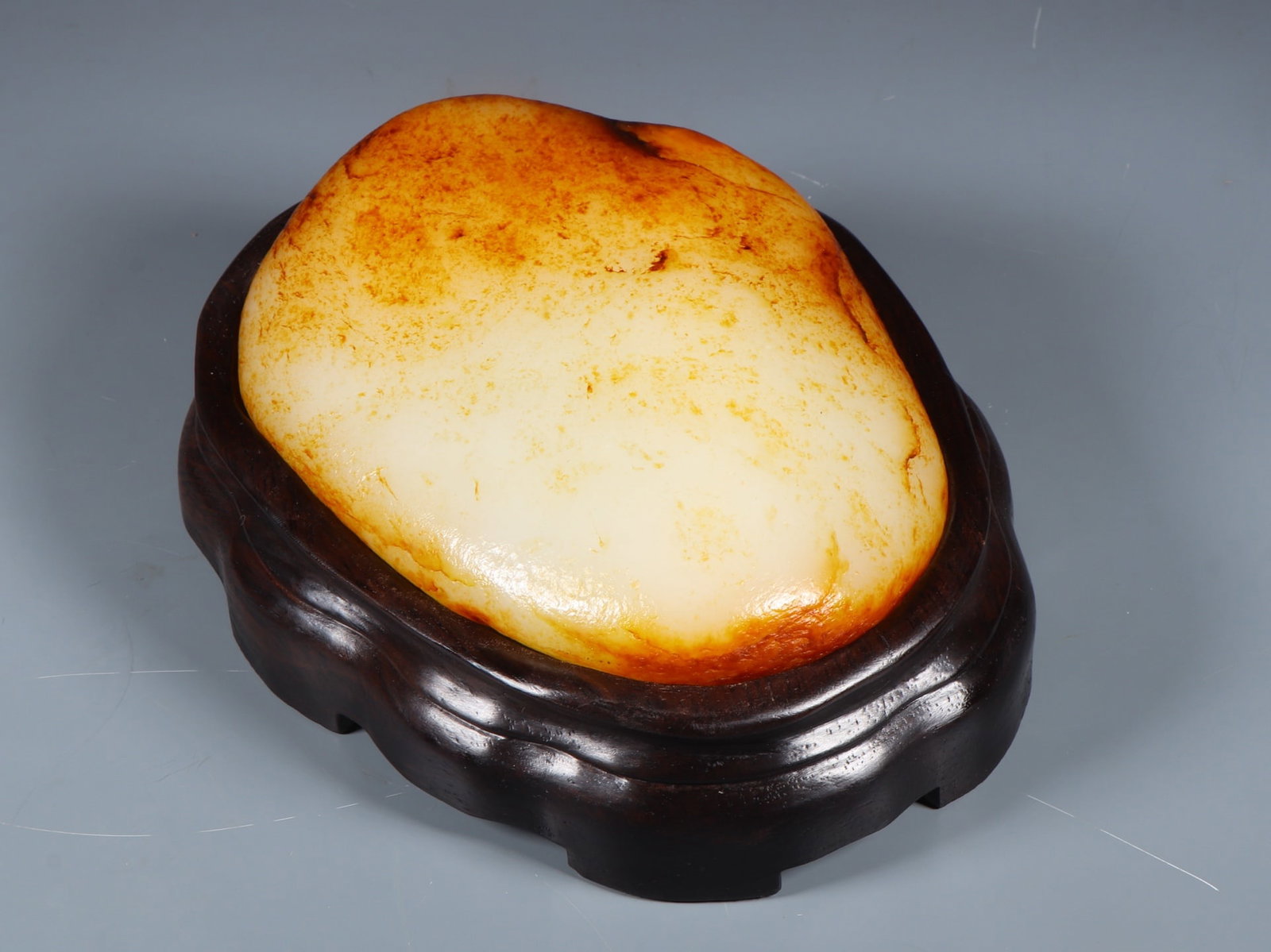 An Exquisite White Jade Ornament - 2