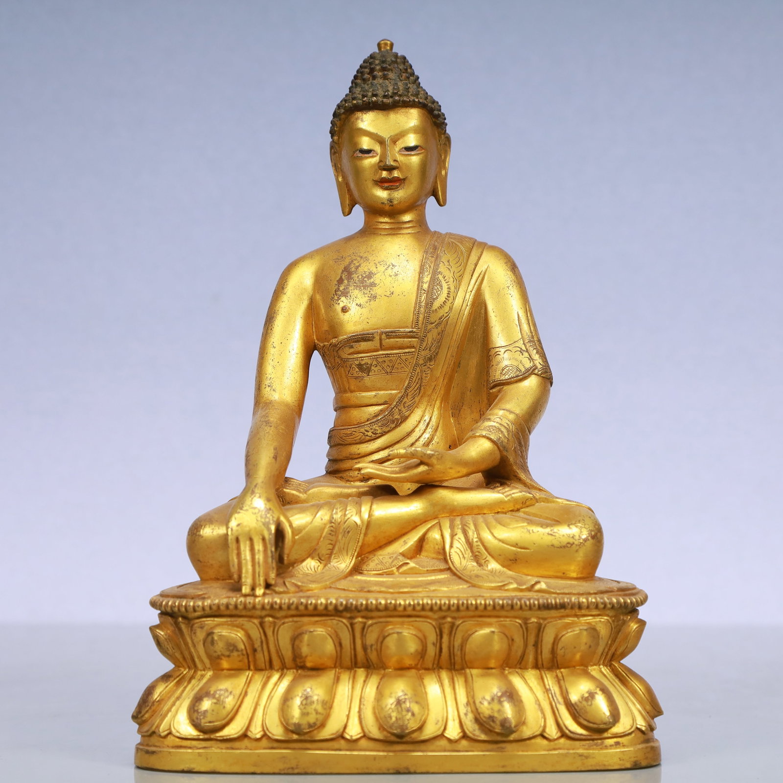 An Exquisite Gilt Bronze Statue of Sakyamuni: An Exquisite Gilt Bronze Statue of Sakyamuni Ming Dynasty, China Size:14cmx10cmx21cm Weight:2150g (The Dimensions Of All Batches Are Manually Measured.If You Need More Detailed Information, Please