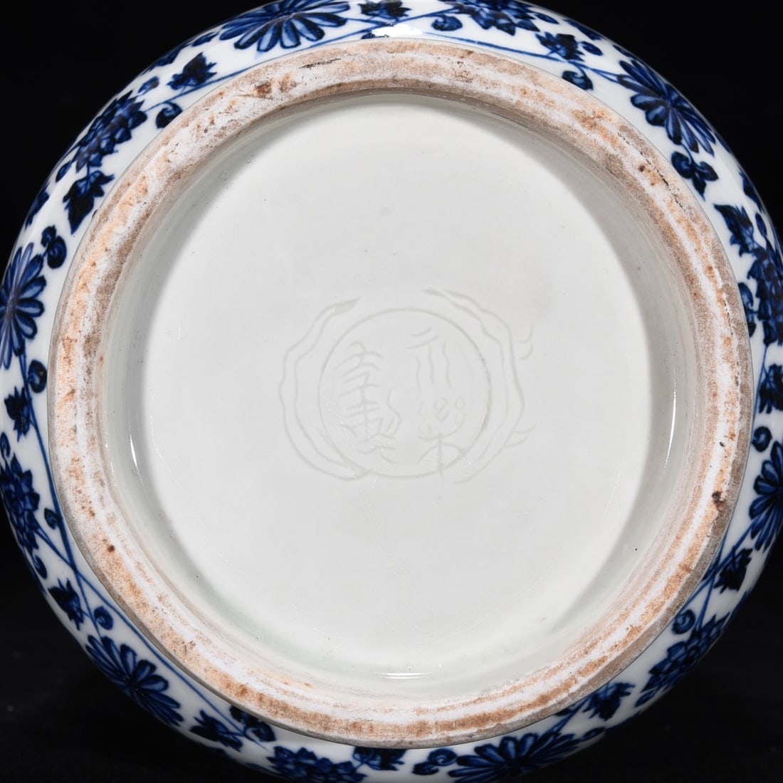 An Exquisite Blue and White Flower Pattern Jar - 9