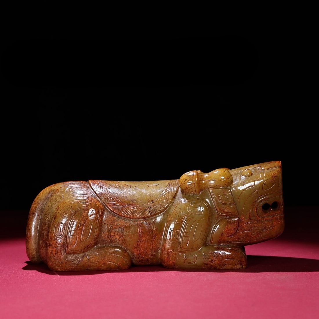 An Exquisite White Jade Tiger Ornament: An Exquisite White Jade Tiger Ornament Han Dynasty, China Size:24cmx7.9cmx8.5cm Weight:3208g (The Dimensions Of All Batches Are Manually Measured.If You Need More Detailed Information, Please Contact